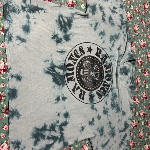 RAMONES! Blue tie dye T-shirt, vintage Retro Rock & Roll. M_fits Large. Unique💫 - Picture 6 of 6
